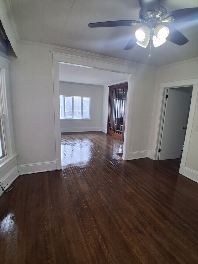 Foto del edificio - 690 E Utica St