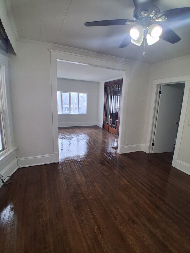 Building Photo - 690 E Utica St