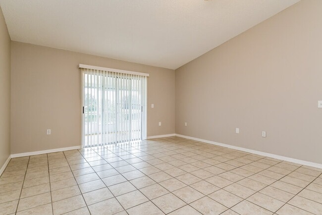 Building Photo - 65 Reeding Ridge Dr W