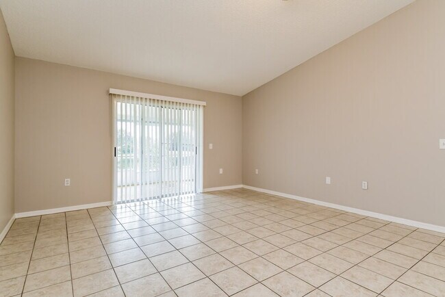 Foto del edificio - 65 Reeding Ridge Dr W