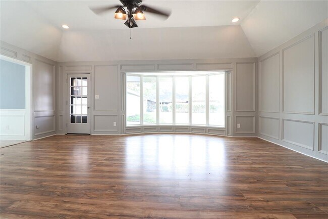 Foto del edificio - 2100 Meadow Ln