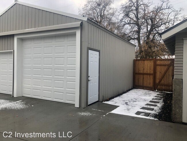Building Photo - 2 br, 1 bath House - 28 E LACROSSE