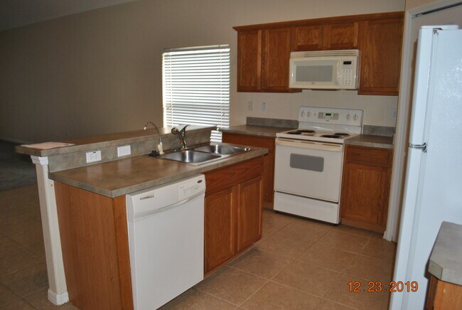 Building Photo - 16719 Hidden Spring Dr