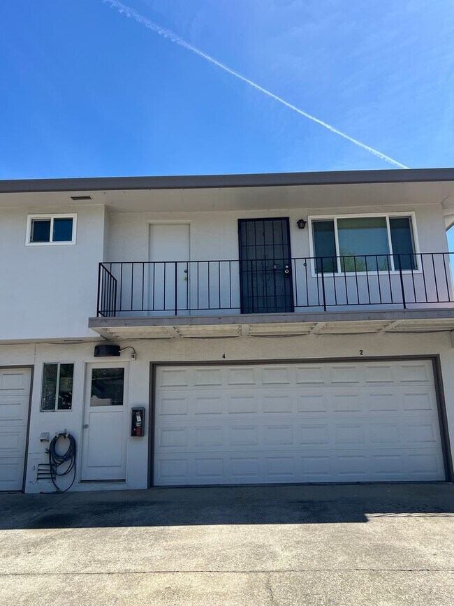 Foto del edificio - UPSTAIRS 2 BED UNIT IN ROSEVILLE!!