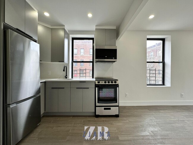 Building Photo - 2108 Regent Pl
