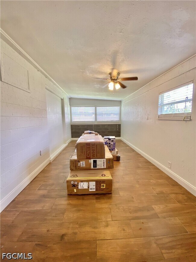 Foto del edificio - 106 Leeland Heights Blvd W