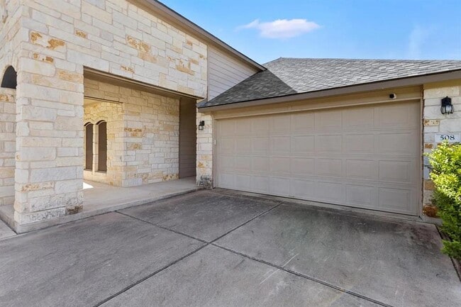 Building Photo - 508 Longhorn Cavern Rd