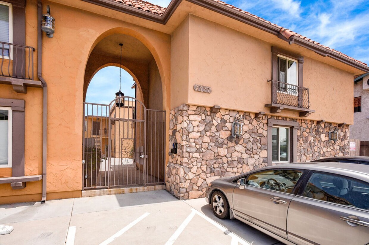 Foto principal - 1 bedroom 1bathroom condo in Normal Heights!