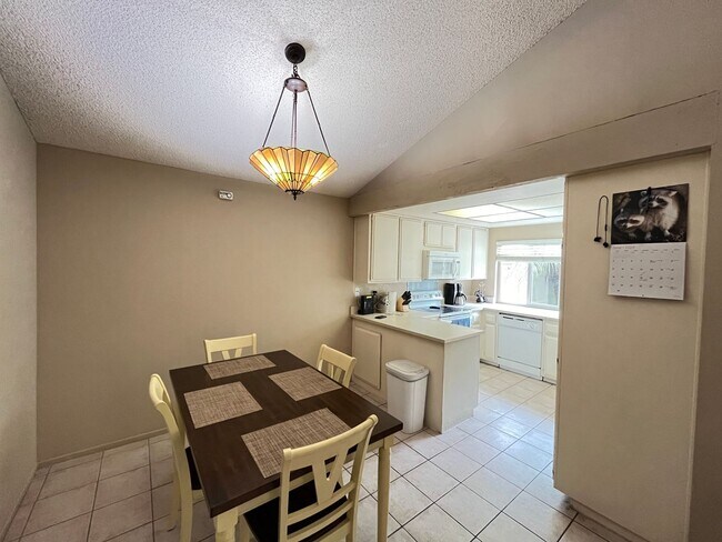 Building Photo - 2 Bedroom 2 Bath Condo in Oceanside with 2...