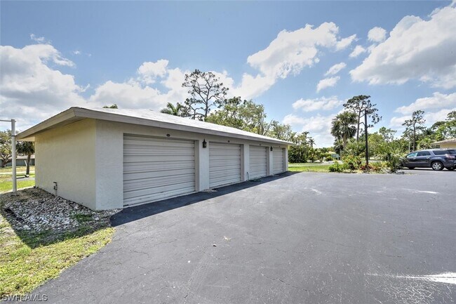 Building Photo - 12498 Riverside Dr
