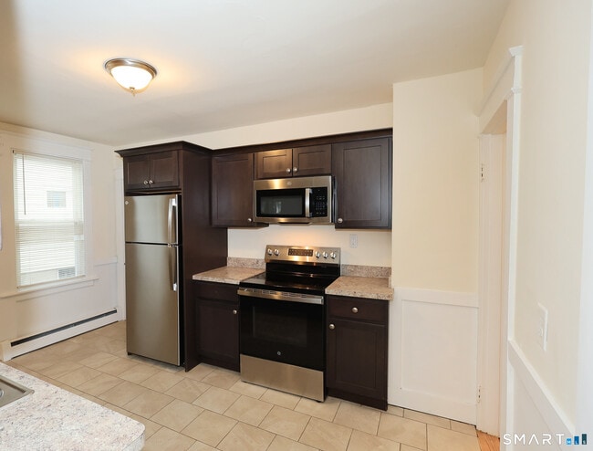 Building Photo - 146 Division St