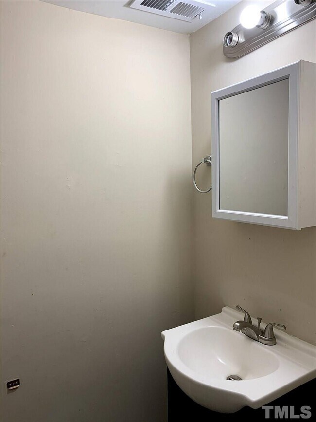 Foto del edificio - 1326 Marne Ave