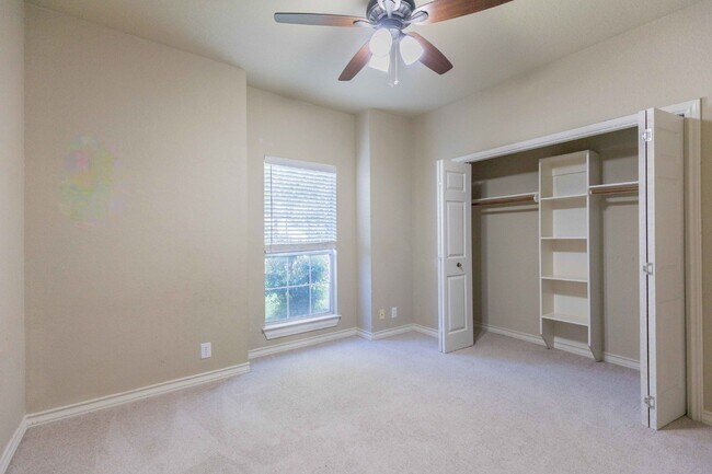Building Photo - 934 Misty Acres Drive New Braunfels, TX