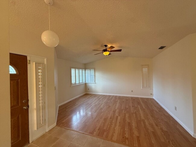 Building Photo - 67 Hermes Cir