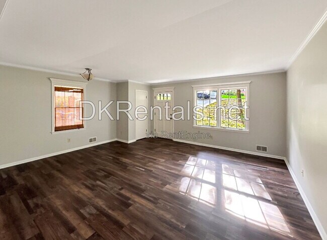Foto del edificio - 1580 Bainbridge Ln