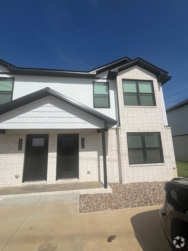 Building Photo - 1545 Northridge Dr