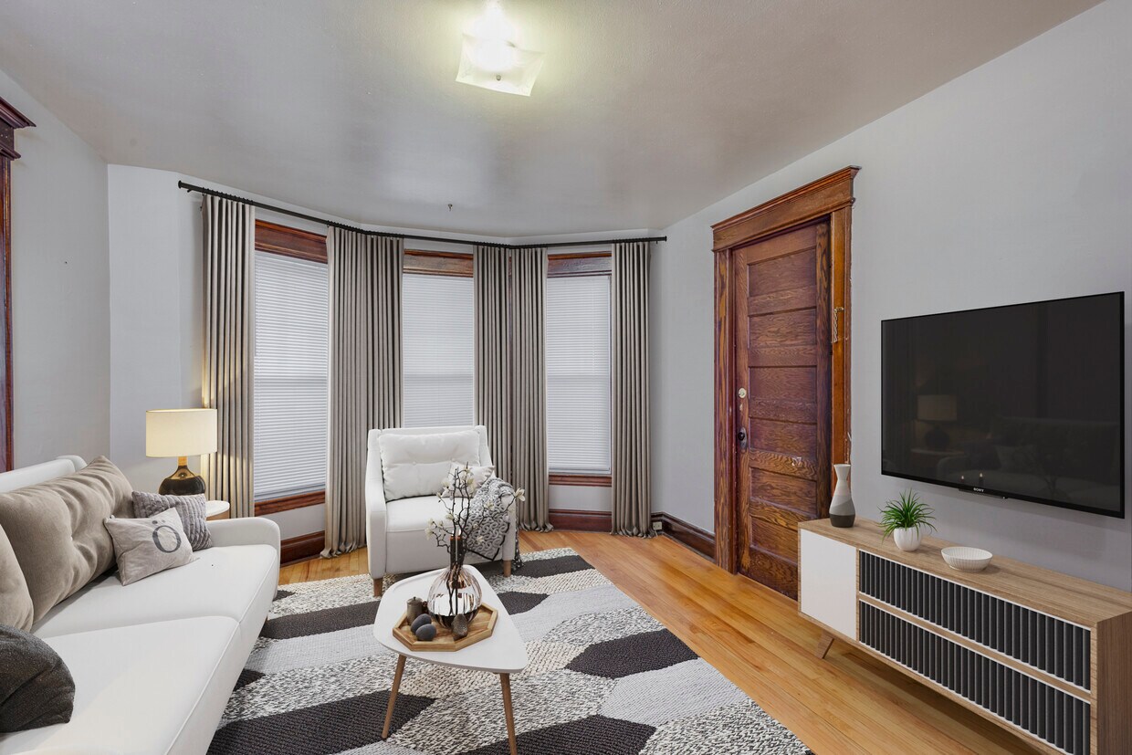 Living Room - 506 Valley Dr