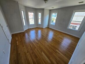 Building Photo - 355 Adams St