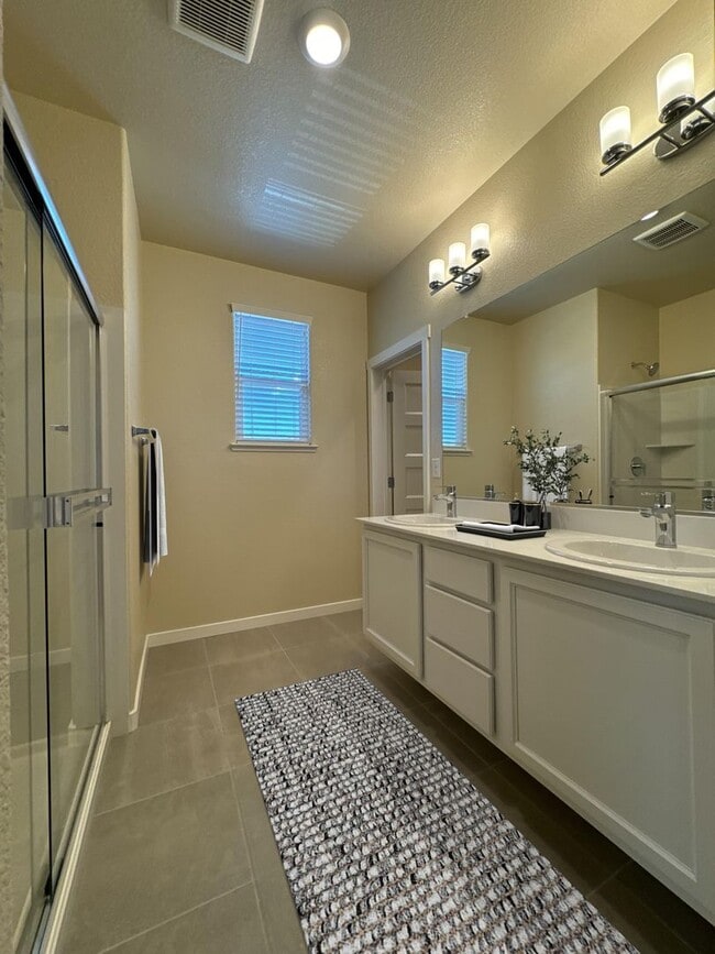Building Photo - **Stylish 2-Bedroom Home in Monterey Villa...