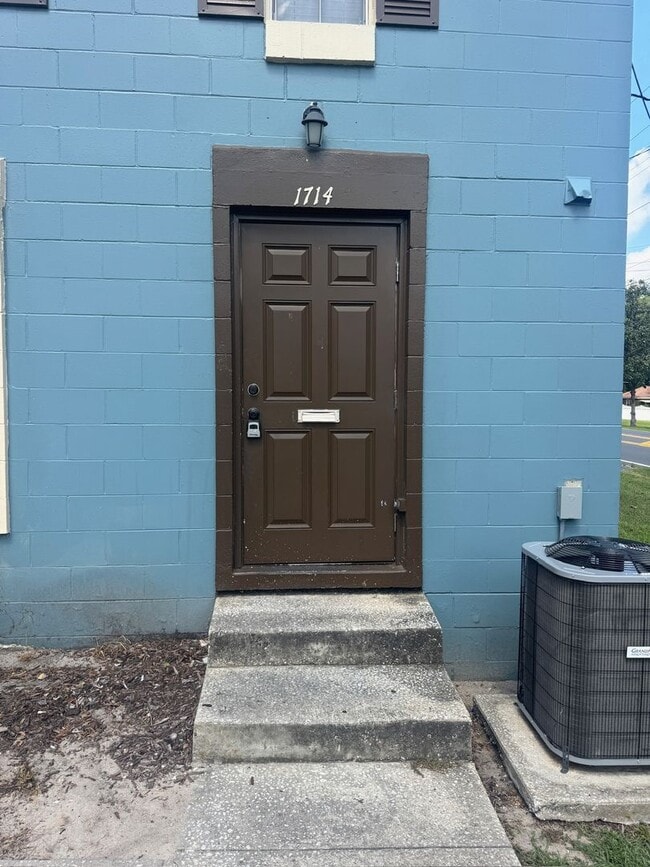 Building Photo - 1714 NE 3rd St