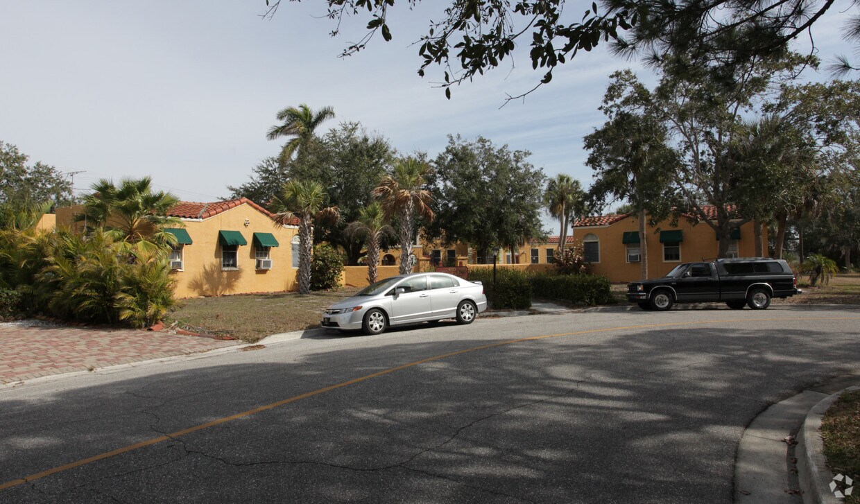 Primary Photo - 410 Palmetto Ct
