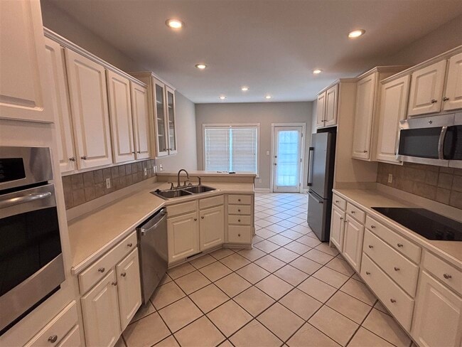 Foto del edificio - 311 Augusta Ave