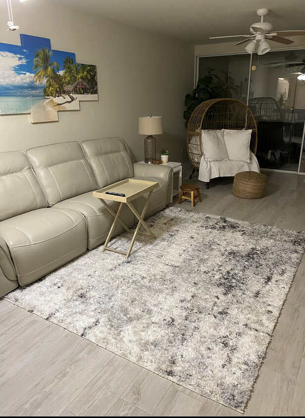 Sala de estar - 7505 Silver Trumpet Ln