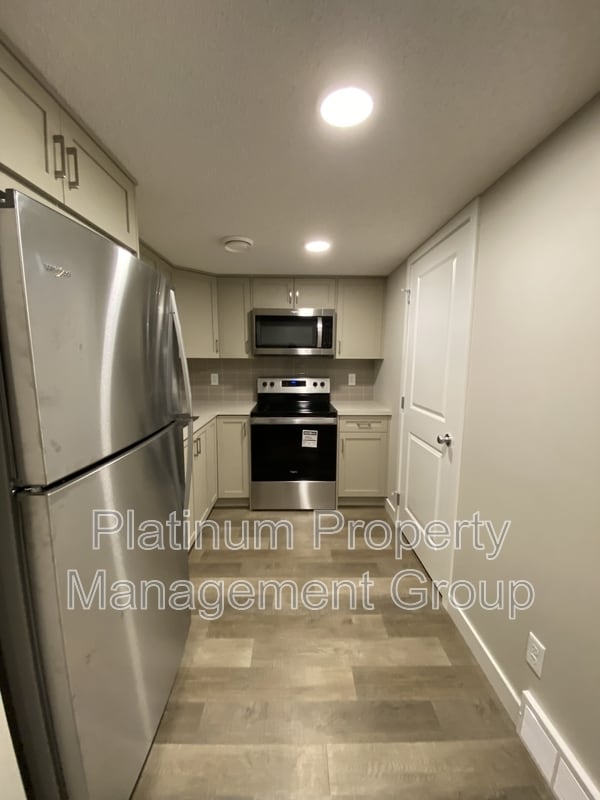 Building Photo - 165 Walcrest Blvd. SE
