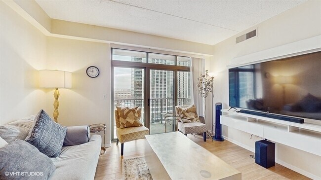 Foto del edificio - 1250 S Indiana Ave