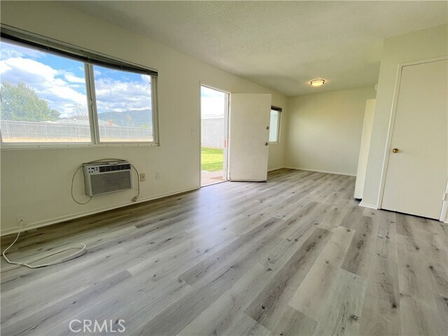 Foto del edificio - 21808 Walnut Ave