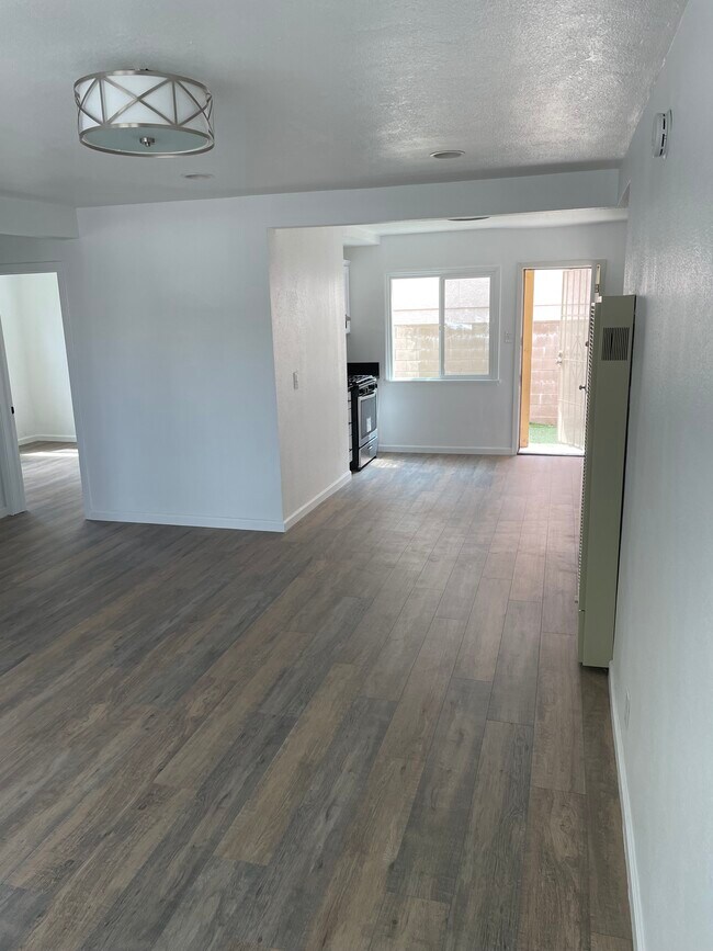 Foto del edificio - 6940 Woodley Ave