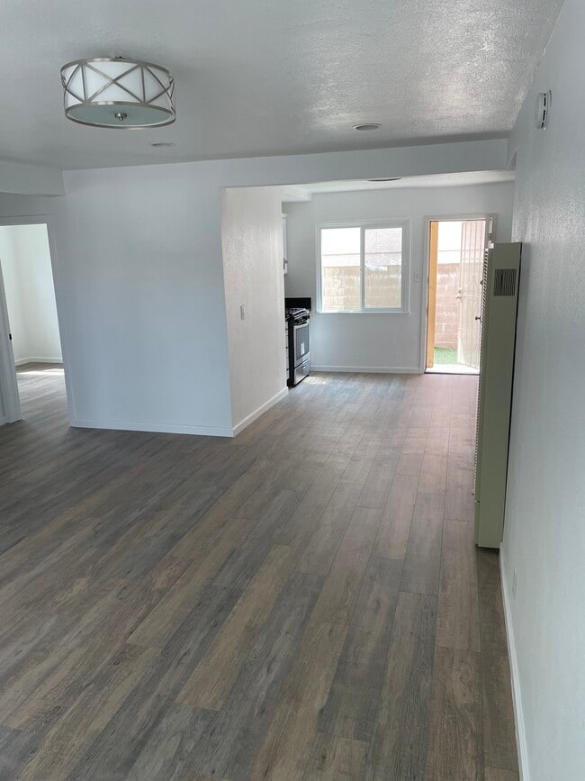 Building Photo - 6940 Woodley Ave