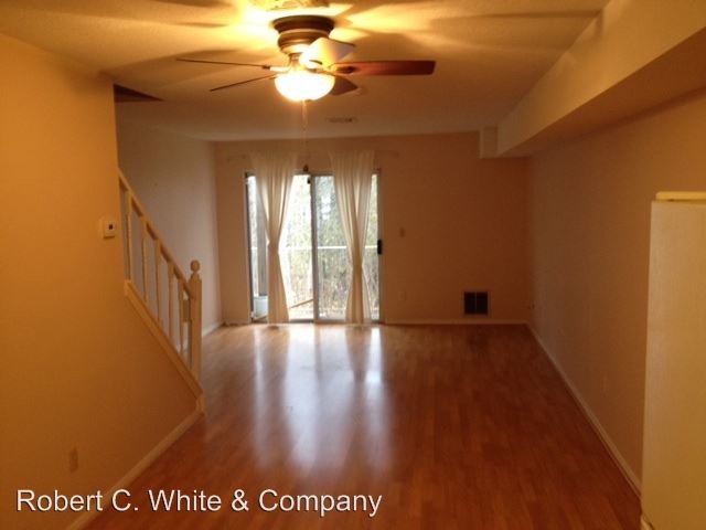 Building Photo - 2 br, 1.5 bath House - 392 Elm St. Unit P3