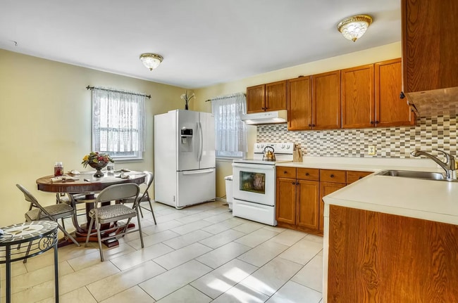 Foto del edificio - 13714 Mayfair Ct