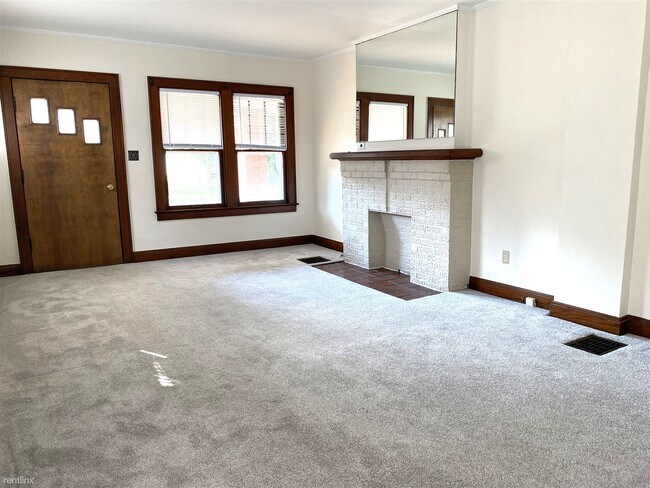 Building Photo - 3 br, 1.5 bath Duplex - 906 Thomas Rd 906 ...