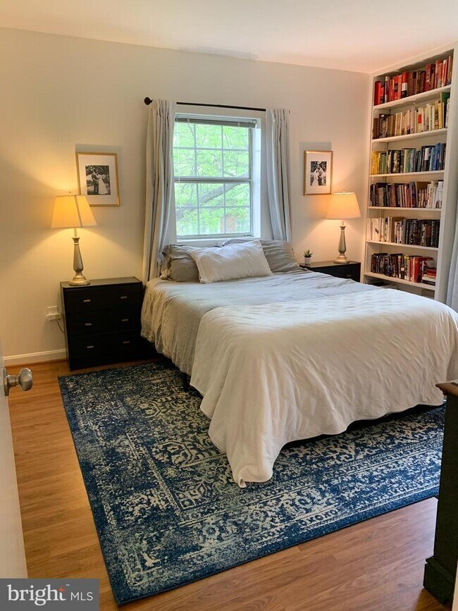 Foto del edificio - 1723 N Troy St
