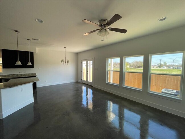 Building Photo - 232 Sapphire Dr
