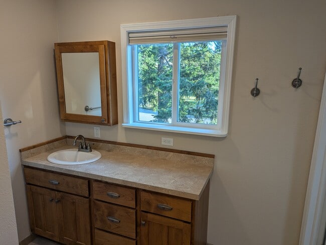 Building Photo - 2302 Garland Dr