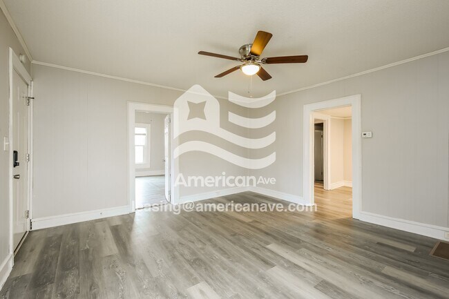 Foto del edificio - 204 Woodside Ave