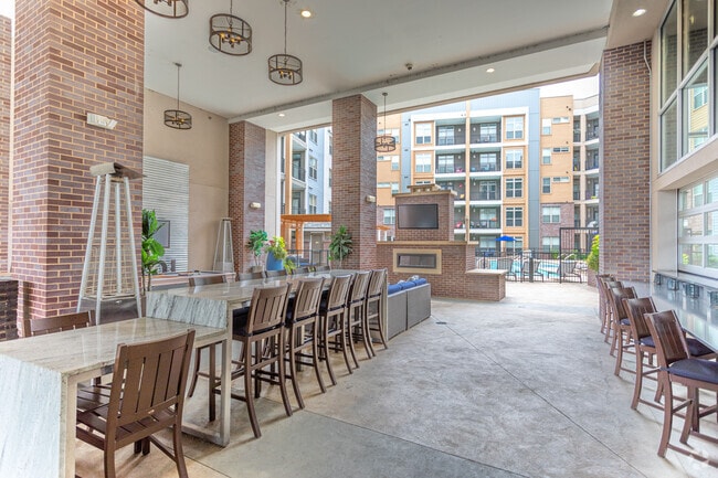 Common Area - MAA Charlotte Ave