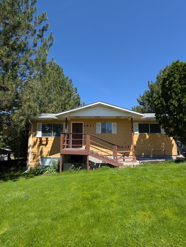 Building Photo - 1827 S Fairway Dr