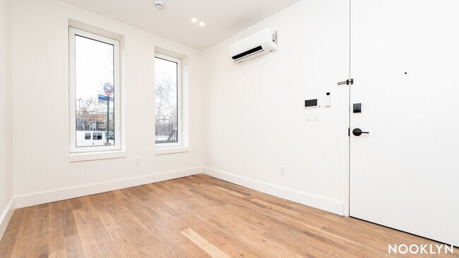 Foto del edificio - 43 Kingston Ave