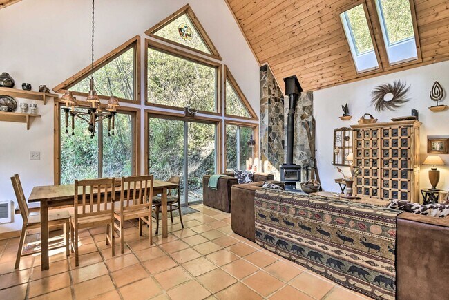 Foto del edificio - 21561 Hideway Ln