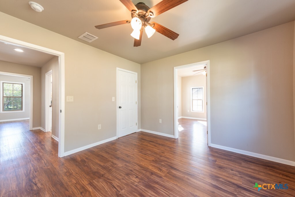 Foto principal - 404 S Oak Ave