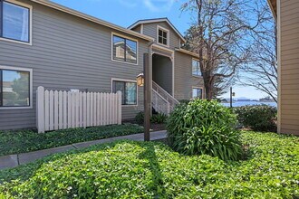 Building Photo - 152 Lakeshore Ct