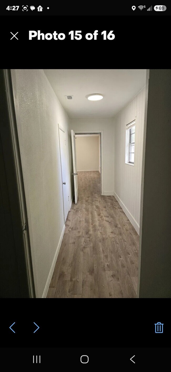 Foto del edificio - 811 E Navarro St