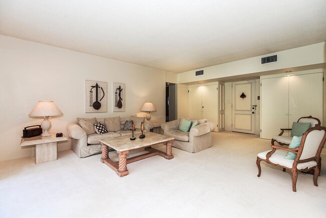 Building Photo - Kahala Beachside Villa: Lux Condo w/ Pool,...