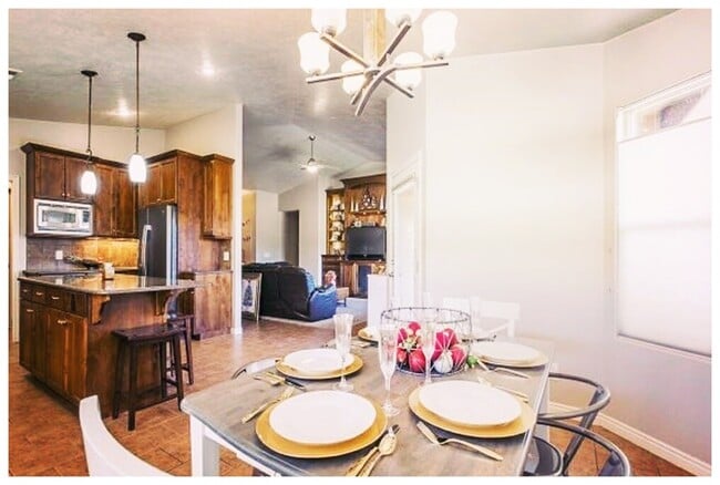 Building Photo - 328 S 300 W