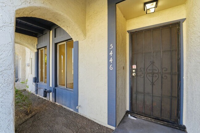 Building Photo - Beautiful 3-Bedroom Townhome in Northern Manor West