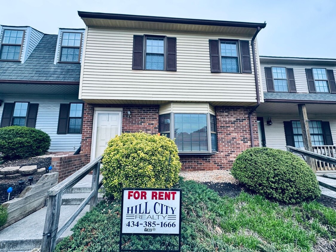 Great Location - Campbell County Townhome (176 Kitty Hawk Square) - Great Location - Campbell County Townhome (176 Kitty Hawk Square)